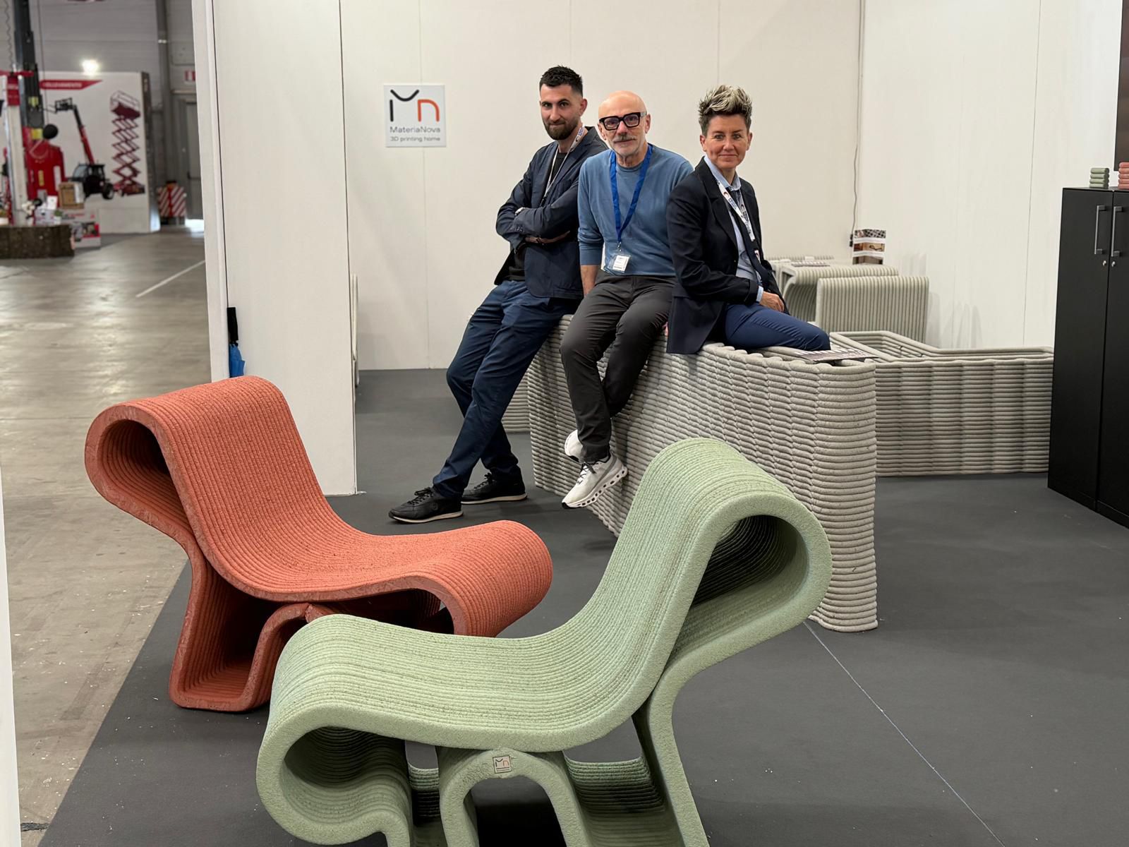 Sedute stampate 3D in cemento