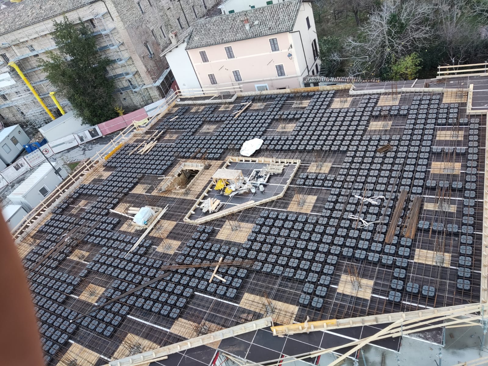 Solaio con moduli U-Boot e armature